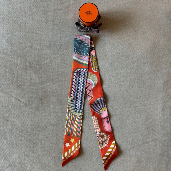 NWT🧡Hermes🧡Epaulettes de Gala Silk Twilly - Picture 2 of 9